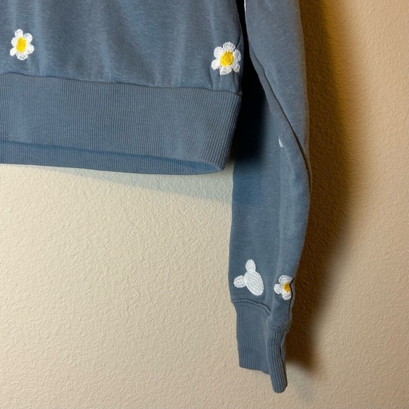 Women’s Size Medium Sweatshirt Blue Disney Theme Mickey Mouse Daisy Embroidered - Picture 4 of 16